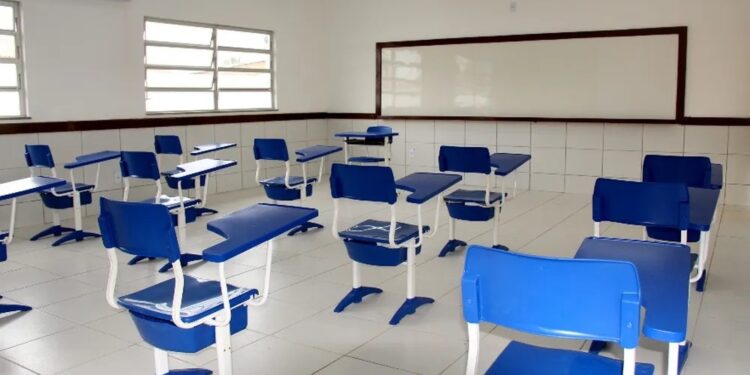 MEC oficializa reajuste de 3,6% no piso salarial de professores; valor será de R$ 4.580,57
