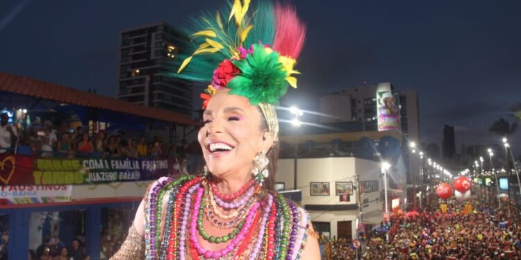 Ivete Sangalo vence o troféu Bahia Folia com o hit Macetando; disputa teve mais de 3 milhões de votos