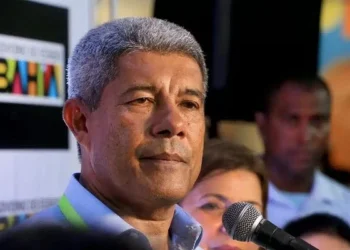 Jerônimo convoca conselho após ser criticado por deixar de aplicar R$ 270 mi no combate à fome