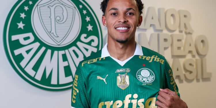 Palmeiras anuncia a contratação do atacante Lázaro