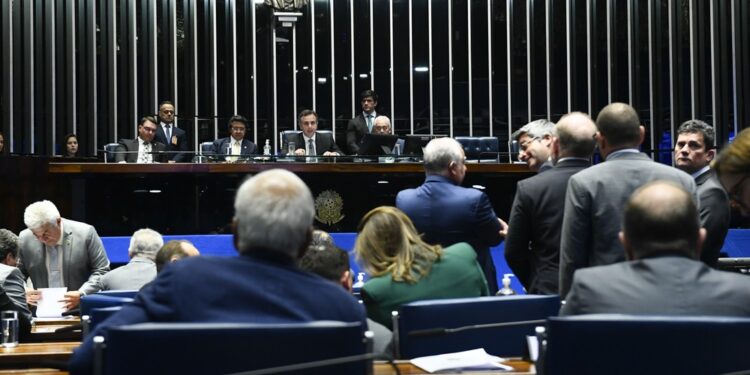 Senado aprova projeto que proíbe ‘saidinha’ de presos em feriados; texto vai à Câmara