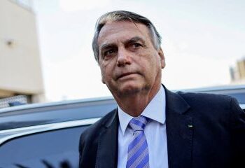 Bolsonaro deixa a PF após ficar em silêncio durante depoimento sobre tentativa de golpe de Estado