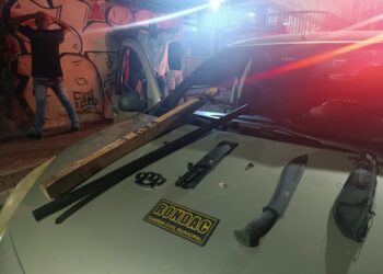 Torcedor do Esporte Clube Bahia é agredido por quatro homens; suspeitos estavam com taco de madeira, faca e barra de ferro