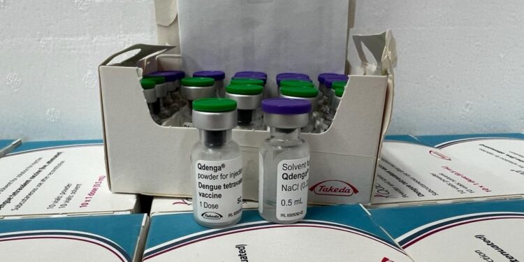 Vacina contra dengue esgota nas clínicas particulares da BA; unidade no interior do estado criou fila de espera para pacientes