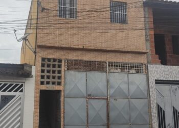 Mulher é presa por manter adolescente em cárcere privado; vítima era obrigada a manter relações sexuais com suspeita