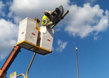 Semáforos recebem manutenção e número para identificação