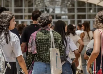 Seis instituições são notificadas por oferecerem cursos de medicina sem autorização do MEC