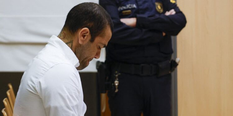 Ministério Público de Barcelona entra com ação contra liberdade provisória de Daniel Alves