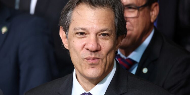 Governo vê arrecadação recorde e superávit em janeiro, mas terá dificuldade para zerar o rombo em 2024; entenda