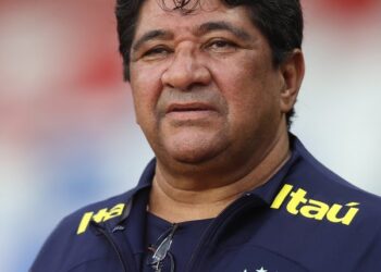 Presidente da CBF comenta casos de Daniel Alves e Robinho: “Cada um tem que pagar pelos crimes”