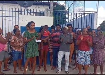 Moradores de Candeal ll se reúnem com representantes da saúde em Feira