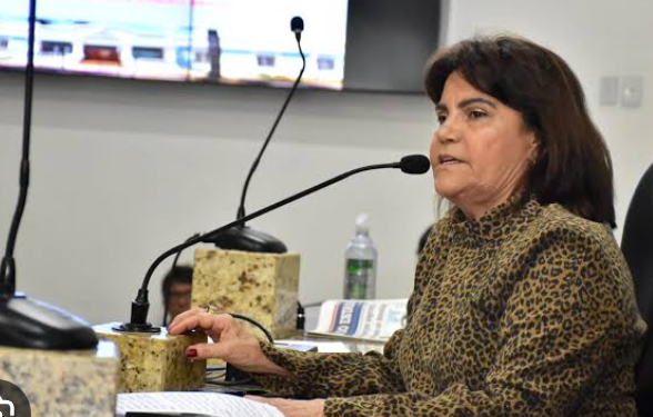 Justiça determina sessão imediata sob pena de bloqueio de bens de Eremita Mota e Câmara Municipal
