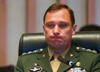 Após depor sobre áudios vazados, Cid é preso por descumprimento de medidas e obstrução de Justiça