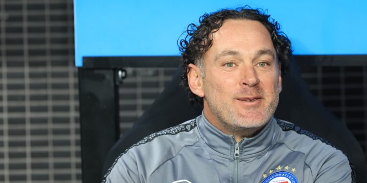 Gabriel Milito e Atlético-MG chegam a acordo, e técnico é aguardado em BH para assinar contrato