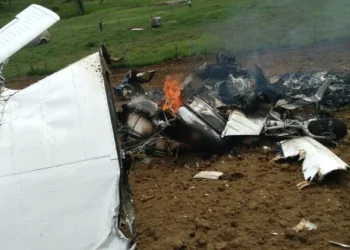 Avião de pequeno porte cai em São Sebastião do Passé; piloto morreu