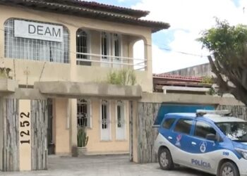 Mulher de 42 anos é morta a tiros no em Feira de Santana; companheiro é suspeito de cometer o crime