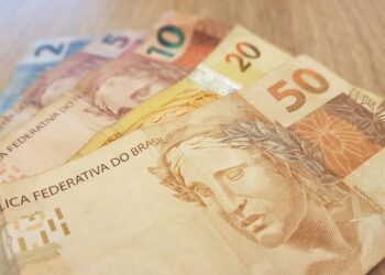 Governo antecipa pagamento do 13º para aposentados e pensionistas do INSS; veja as datas