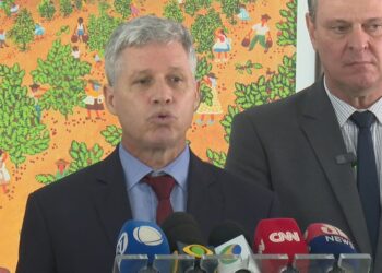 ​Lula reúne ministros para discutir formas de reduzir preços dos alimentos