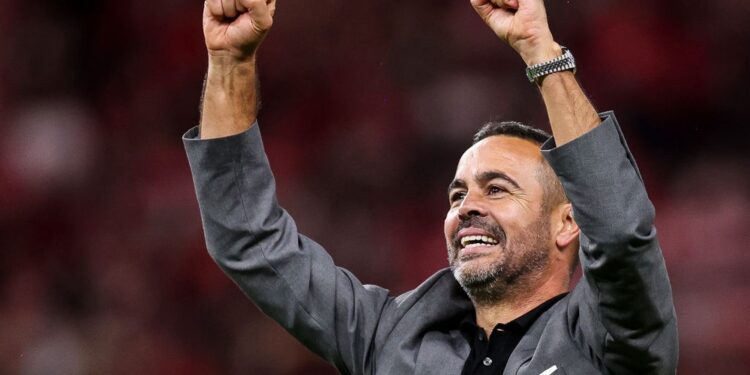 Botafogo acerta a contratação do técnico português Artur Jorge