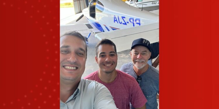 Vítimas de acidente de avião na BA tiraram foto momentos antes da aeronave decolar; saiba quem eram