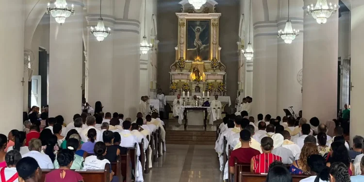 Missa marca celebração da Quinta-feira Maior em Feira de Santana
