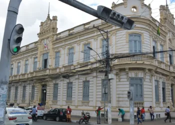 Prefeitura antecipa salário dos servidores municipais para esta quinta-feira