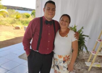 Mãe e filho de 22 anos morrem após casa pegar fogo no interior da BA; filho mais novo conseguiu escapar pelo telhado