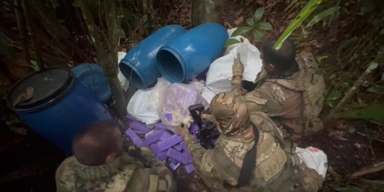 Homem morre em operação policial em bairro periférico de Salvador; quase mil estudantes tiveram aulas suspensas
