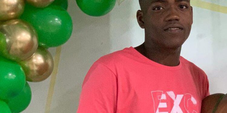 Adolescente é morto a tiros em Salvador; família acredita que crime ocorreu por vítima entrar em área dominada por facção