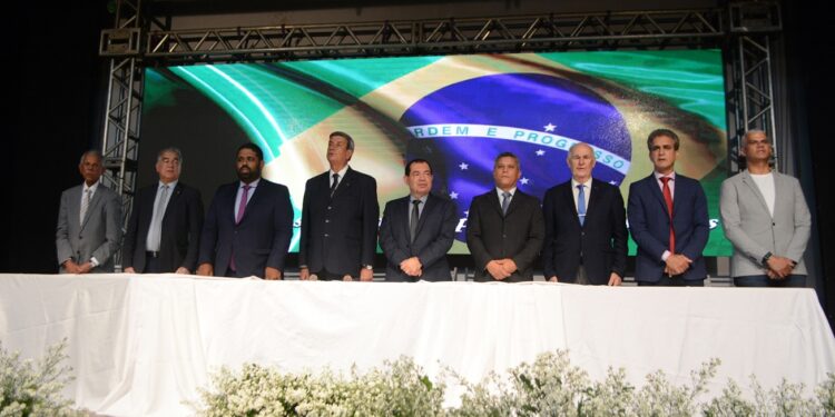 Colbert Filho participa da cerimônia de posse do novo presidente da CDL