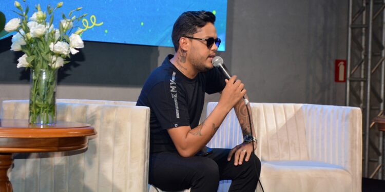Homenagem a mototaxistas será uma das novidades de Thiago Aquino na Micareta