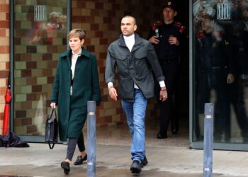 ‘Onde quer que eu vá, sobrevivo. Me adapto a tudo’, diz Daniel Alves em entrevista a jornal espanhol