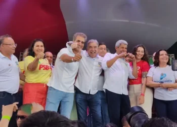 Lançamento da pré-candidatura de Zé Neto à prefeitura de Feira reúne lideranças políticas