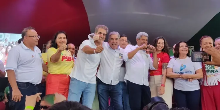 Lançamento da pré-candidatura de Zé Neto à prefeitura de Feira reúne lideranças políticas