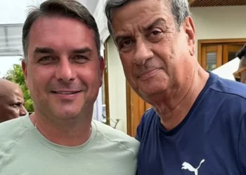 Colbert esclarece encontro com senador Flávio Bolsonaro
