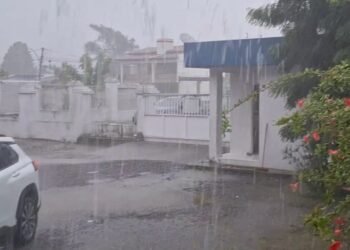Chuvas fortes causam alagamento e transtorno em Feira de Santana