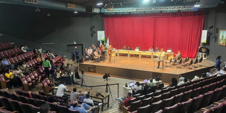 Mudança de legenda, por 14 vereadores, altera configuração partidária na Câmara de Feira