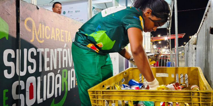 Catadores de materiais recicláveis fazem a sustentabilidade acontecer no segundo dia de festa em Feira de Santana