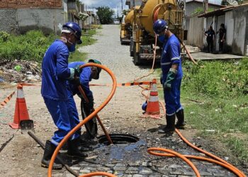 Alagamentos causam transtornos com obstruções na rede de esgotamento sanitário