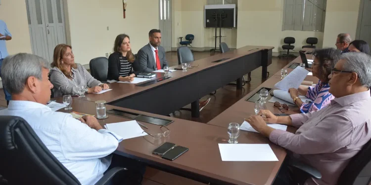 Prefeitura de Feira e Defensoria Pública alinham assistência a migrantes venezuelanos