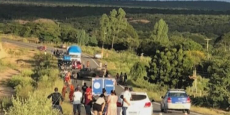 Acidente deixa duas pessoas mortas em rodovia no sudoeste da Bahia