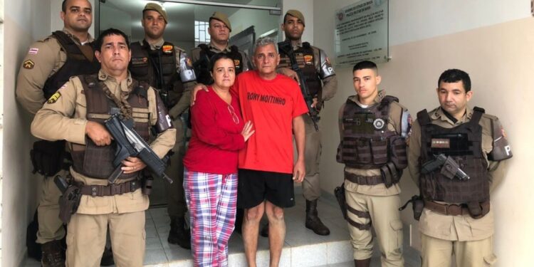 Adolescente de 15 anos e dois homens são mortos após festa de prefeito em praça pública no interior da Bahia