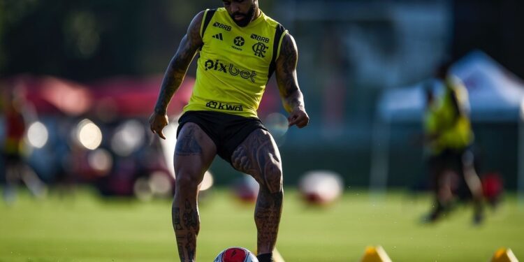Gabigol chega ao Ninho para se reapresentar ao Flamengo depois de 36 dias afastado