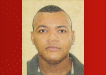 Homem bate carro em caminhão, desce para falar com motorista e é atropelado por outro veículo em rodovia na BA
