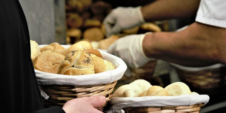 Governo da Bahia anuncia aumento no ICMS de produtos de mercearia, laticínios, congelados, frios e fatiados