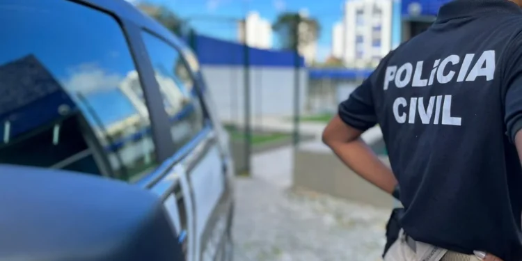 Homem mata mulher a facadas e lesiona filho em Feira de Santana