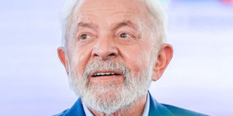 Lula assina nesta terça (9) MP que reduz em até 4% conta de luz para consumidores residenciais