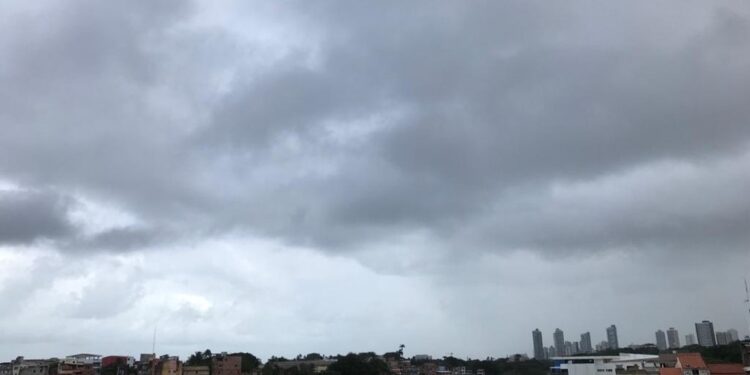 Trovoadas e chuvas isoladas: veja previsão do tempo para Salvador e outras cidades da Bahia neste final de semana