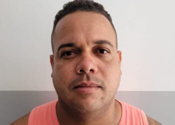 Familiares de investigados por apoiar fuga de soldado em Batalhão da PM são presos em operação policial