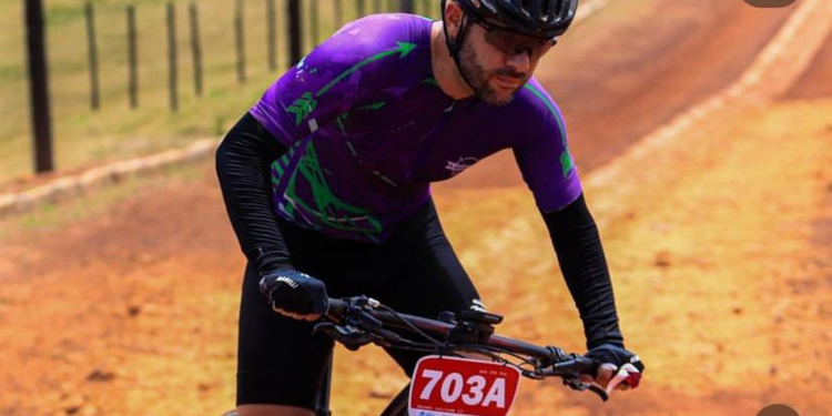 Ciclista morre após ser atropelado por carro na Região Metropolitana de Salvador